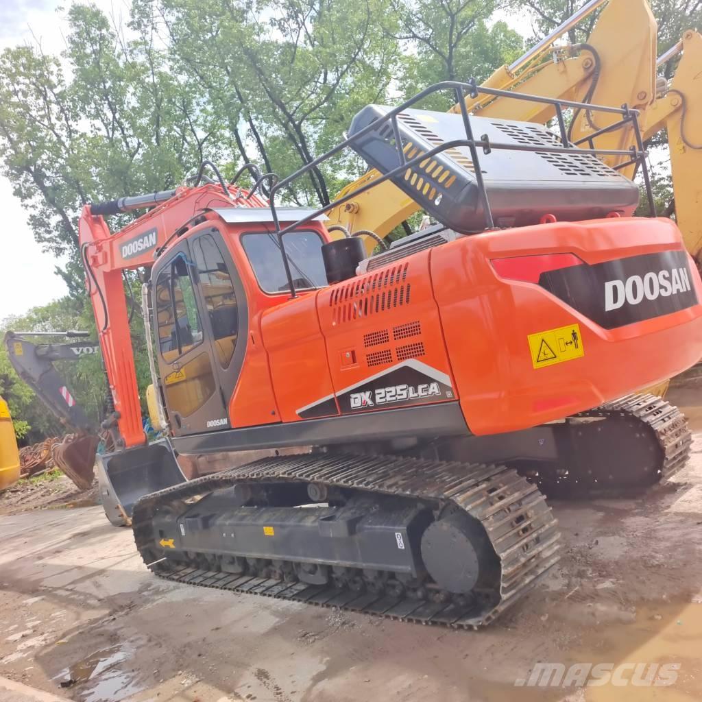 Doosan DX 225 LCA Roomikekskavaatorid