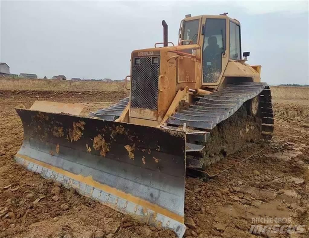 CAT D 6 N Buldooserid