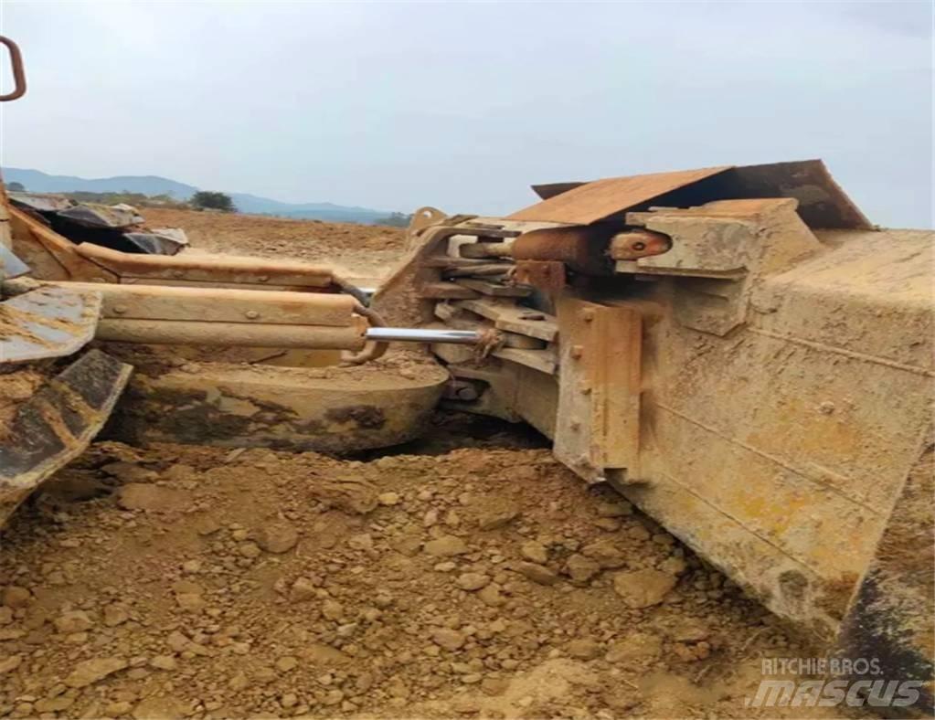 CAT D 6 N Buldooserid