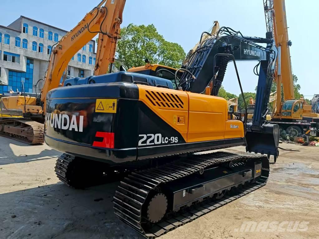 Hyundai R220LC-9S Roomikekskavaatorid