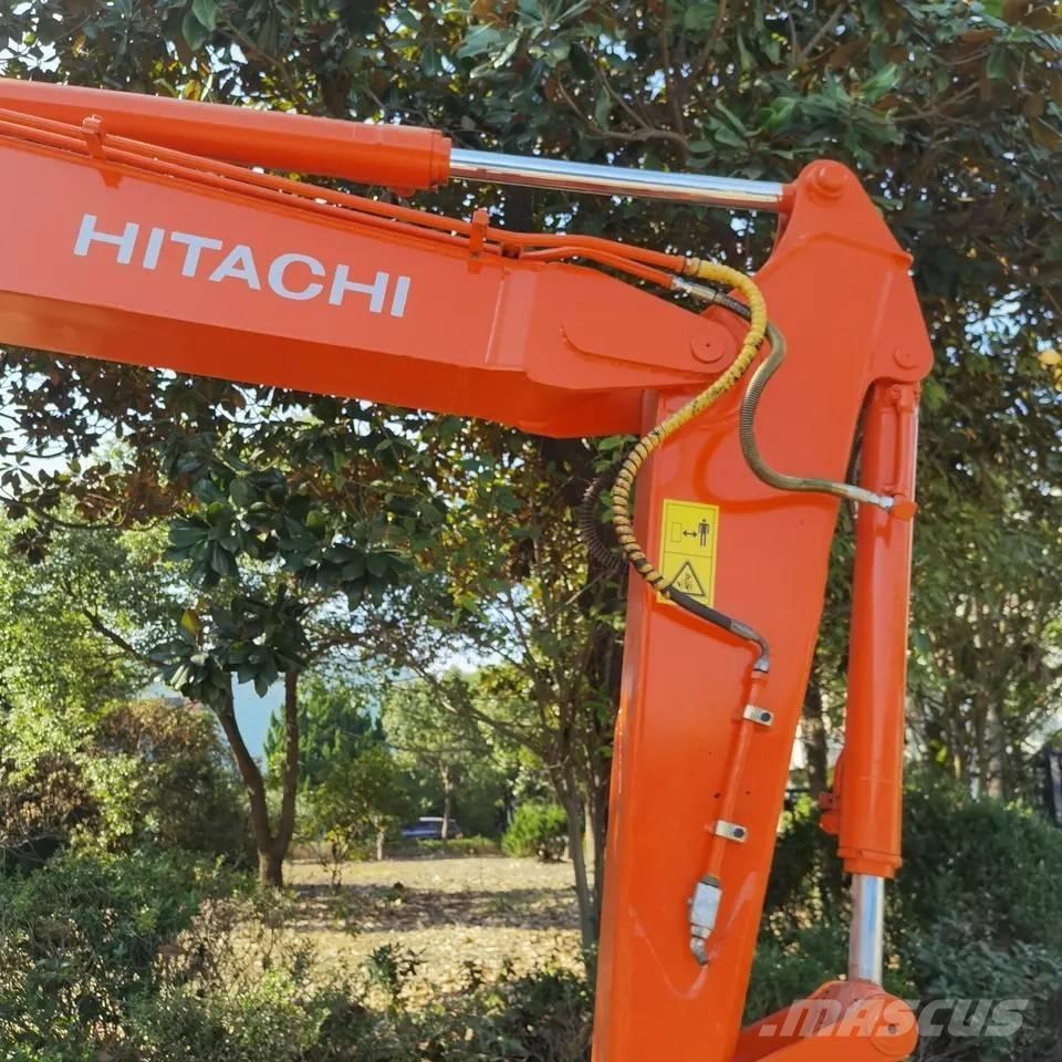 Hitachi ZX70 Väikeekskavaatorid 7t-12t