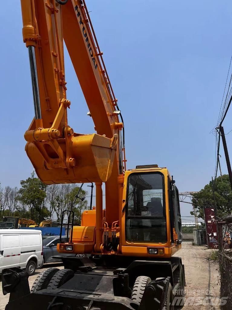 Hyundai 210W-7 Ratasekskavaatorid