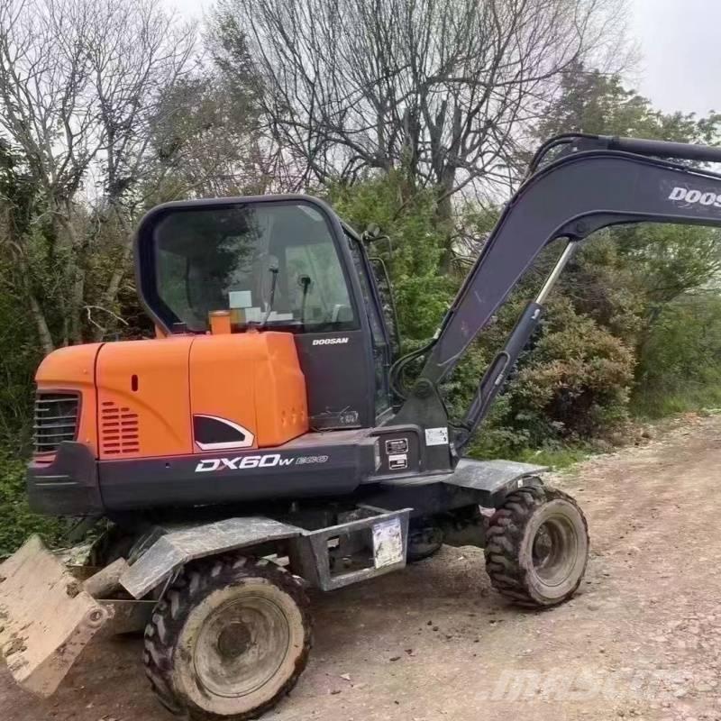 Doosan DX60W Ratasekskavaatorid
