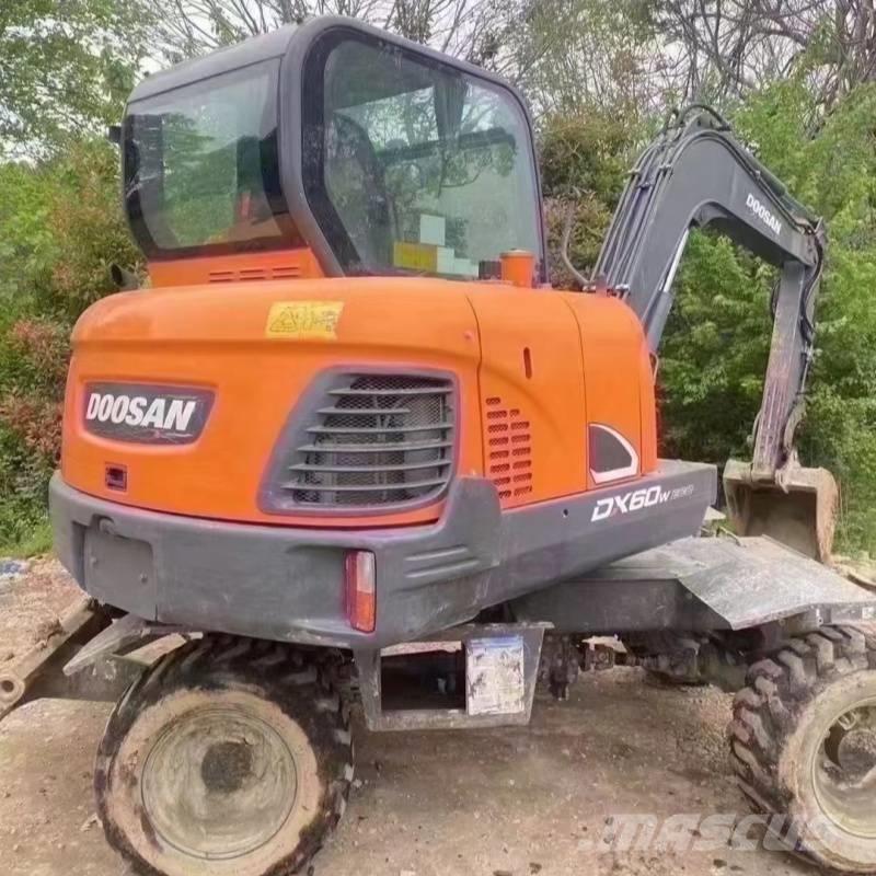 Doosan DX60W Ratasekskavaatorid