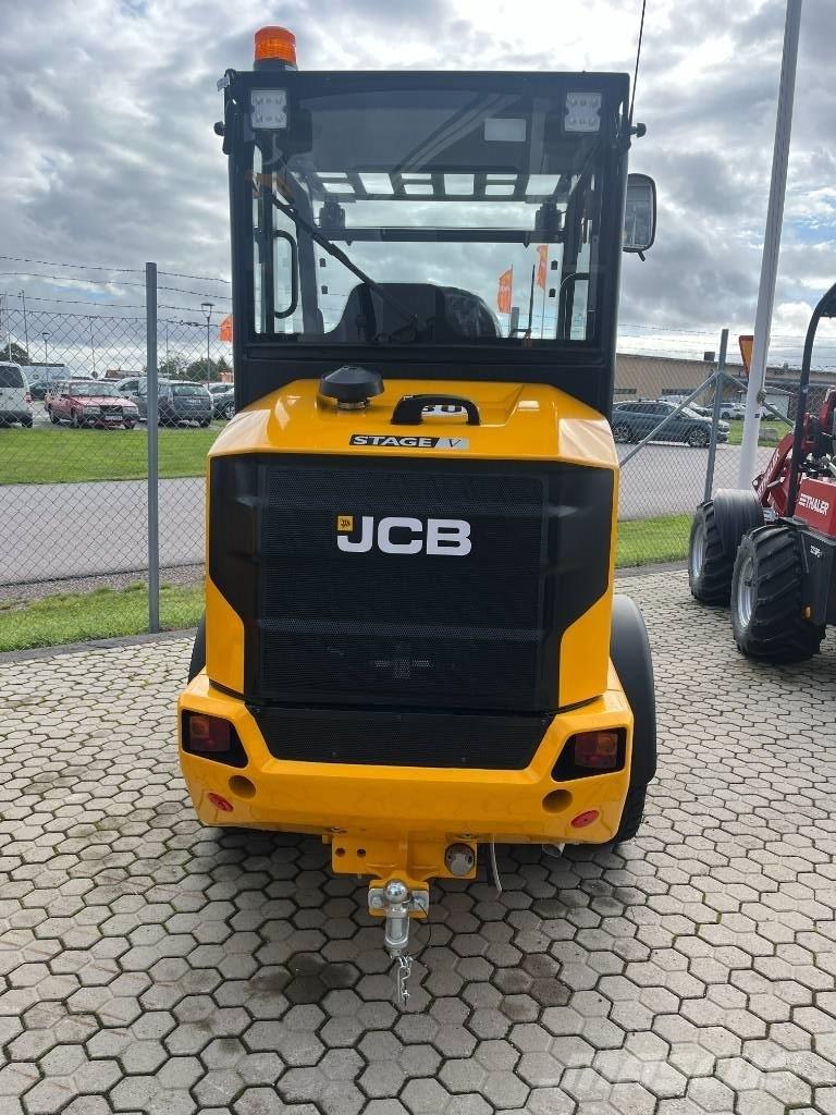 JCB 403 Agri Plus Kompaktlaadurid