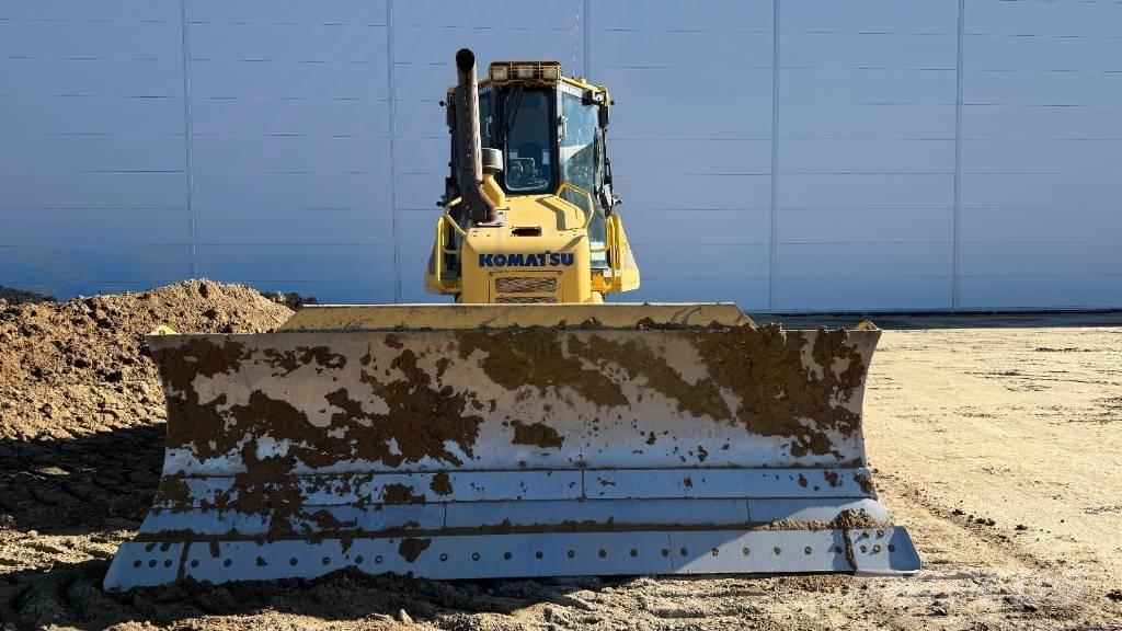 Komatsu D 61 PXI-23 Buldooserid