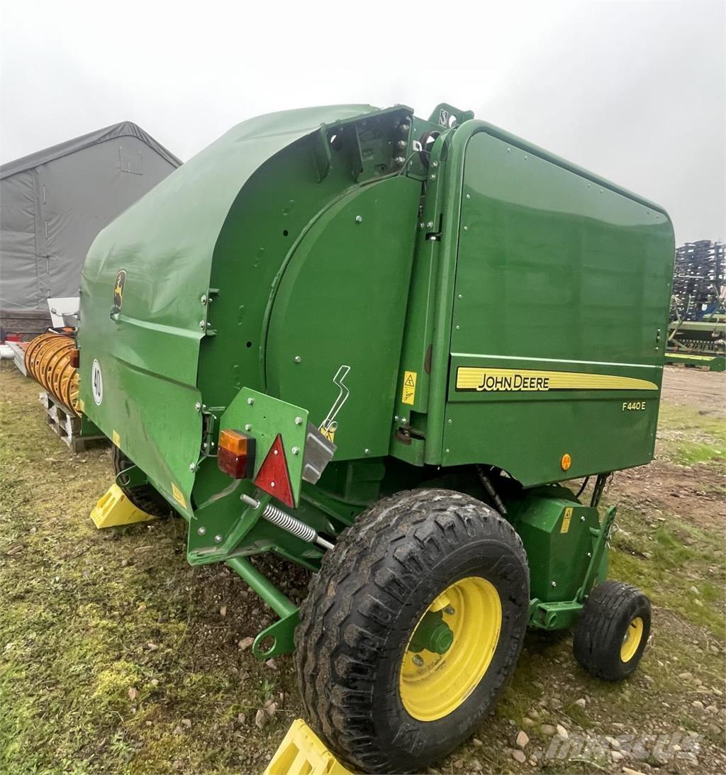 John Deere F 440 E Ruloonpressid