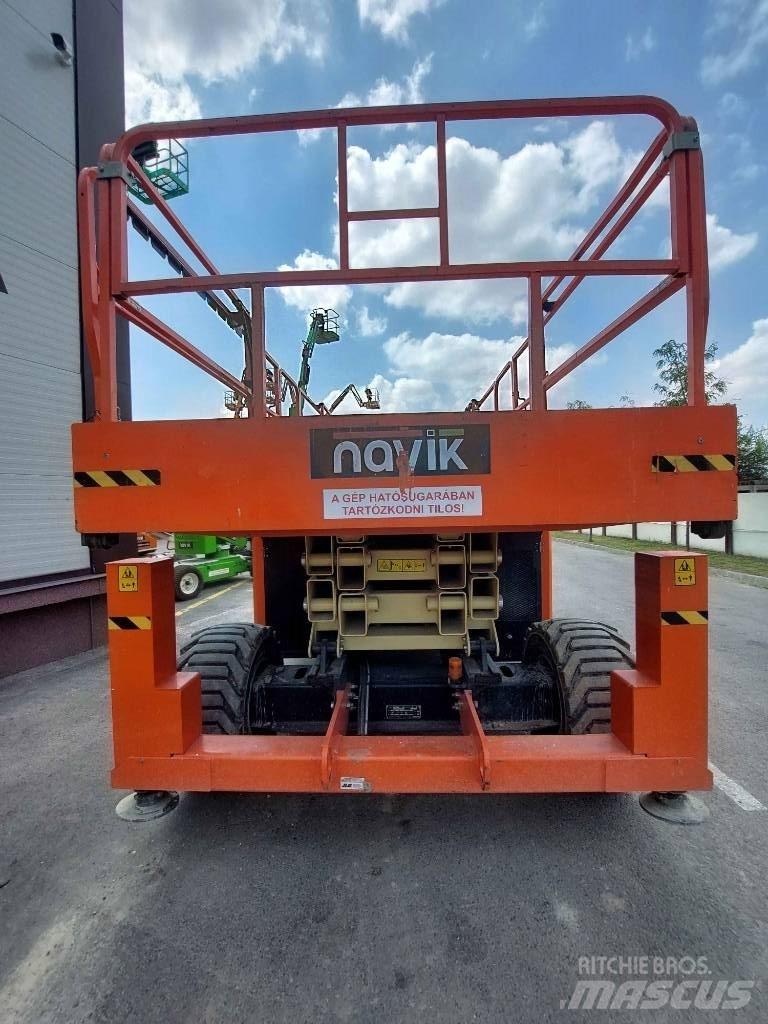 JLG 330 LRT MEGADECK Käärtõstukid