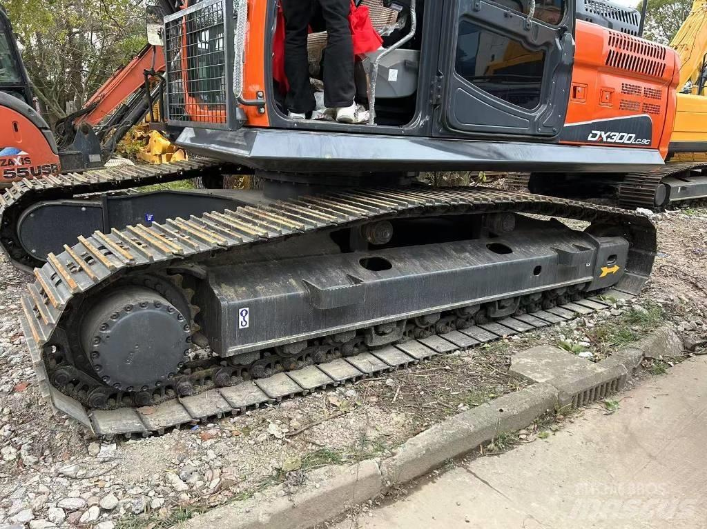 Doosan DX 300 Roomikekskavaatorid
