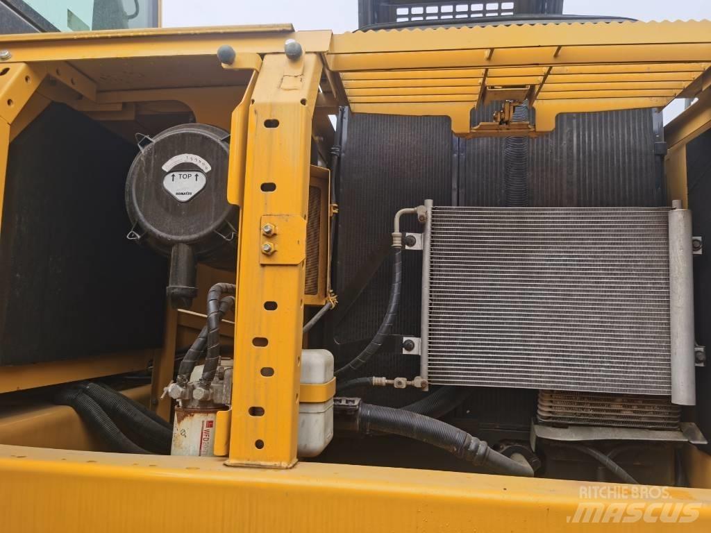 Komatsu PC 200-8 Roomikekskavaatorid