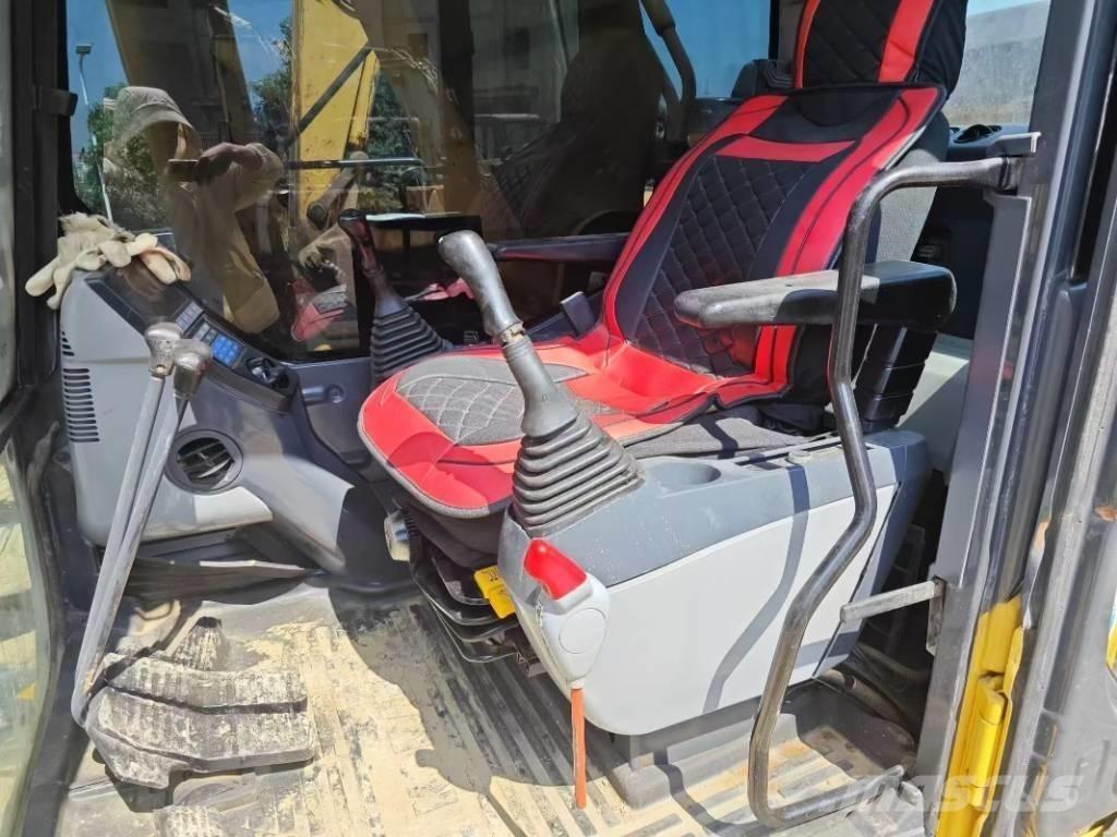 Komatsu PC 450-8 Roomikekskavaatorid