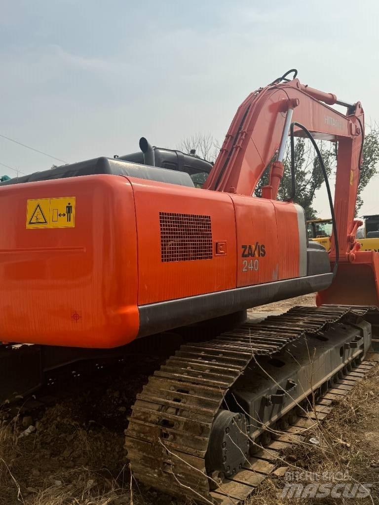 Hitachi ZX 240 Roomikekskavaatorid