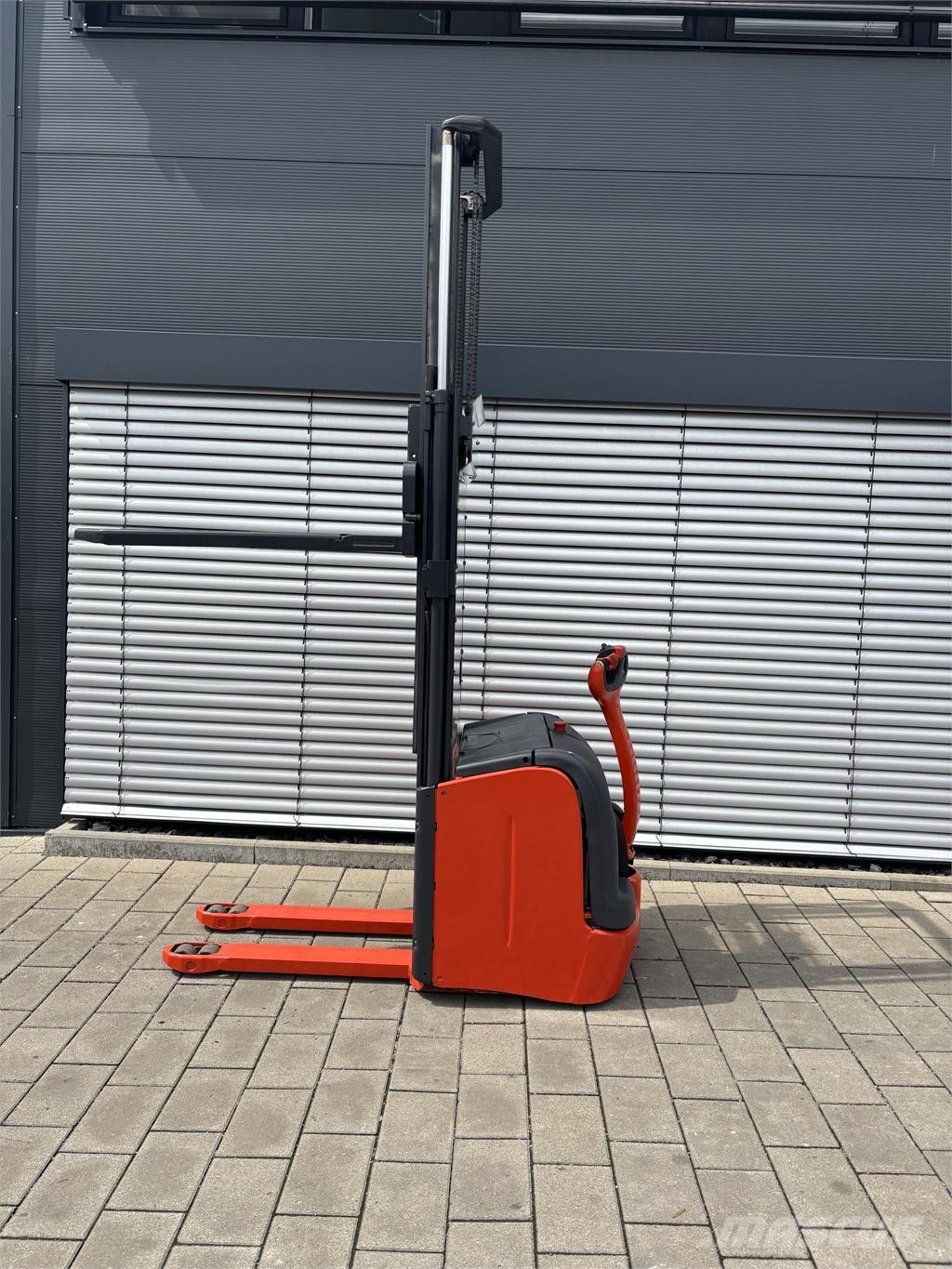 Linde L16 Platvormiga virnastajad