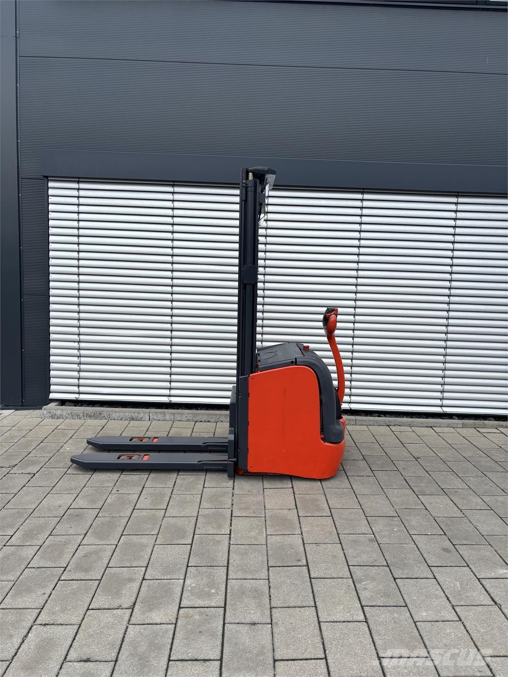 Linde L16 Platvormiga virnastajad