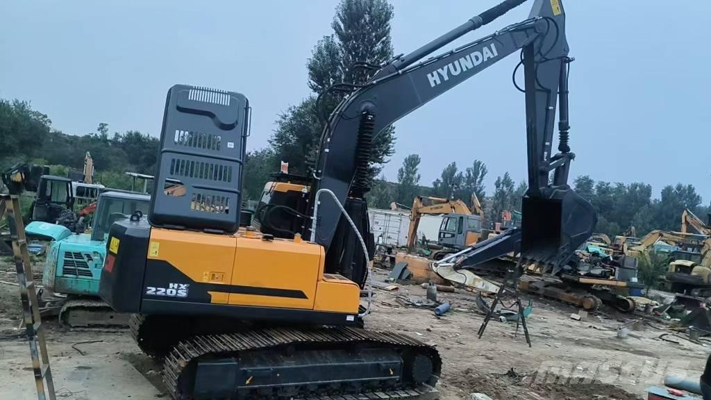 Hyundai HX220S Roomikekskavaatorid