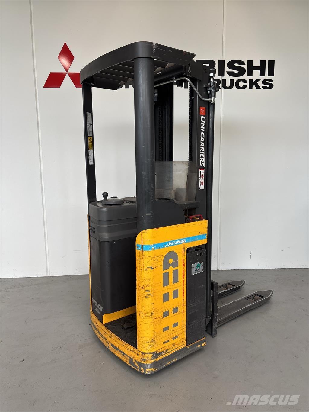 Atlet A160 Platvormiga virnastajad