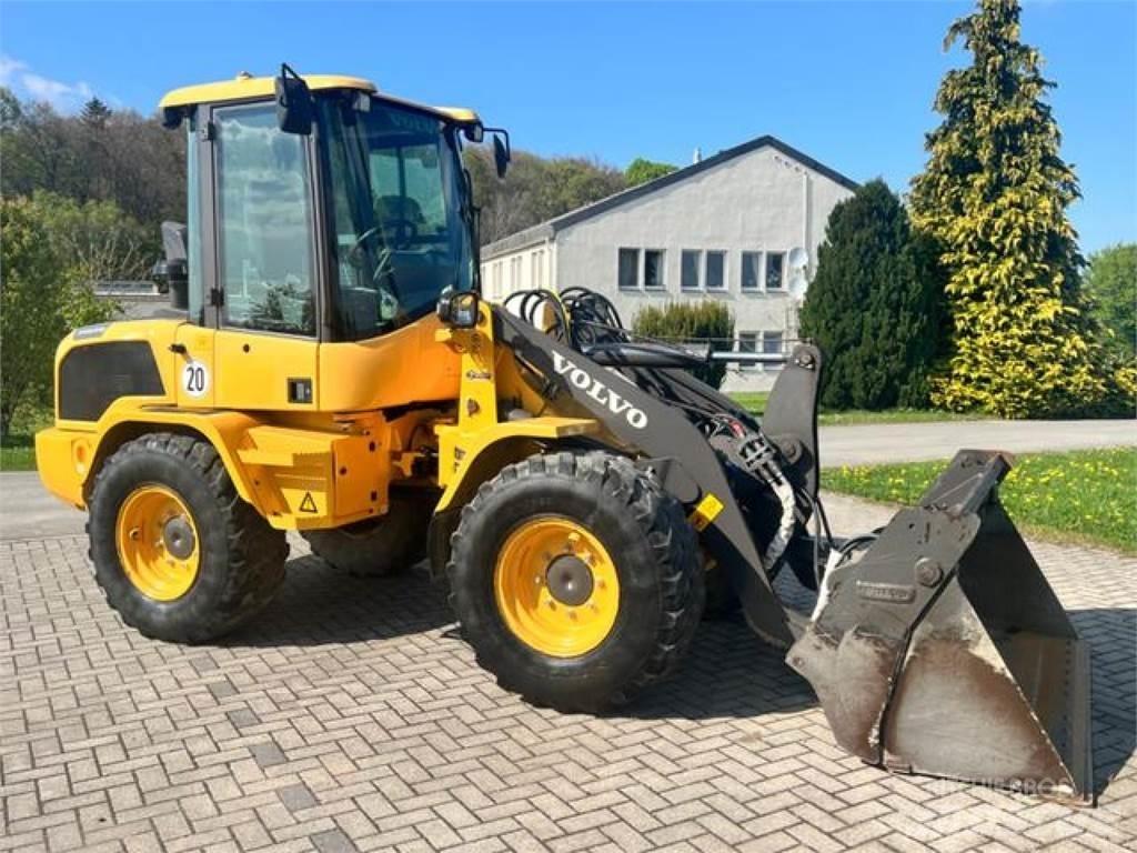 Volvo L30G Rataslaadurid