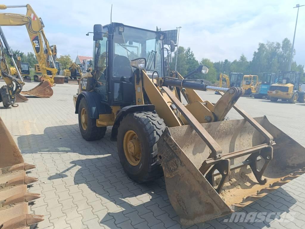 CAT 906 H Rataslaadurid