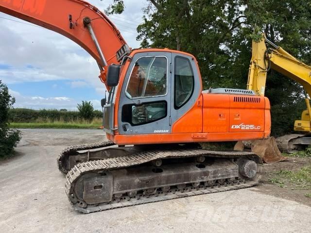 Doosan DX 225 LC Roomikekskavaatorid