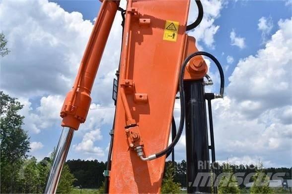 Hitachi ZX 135 Roomikekskavaatorid