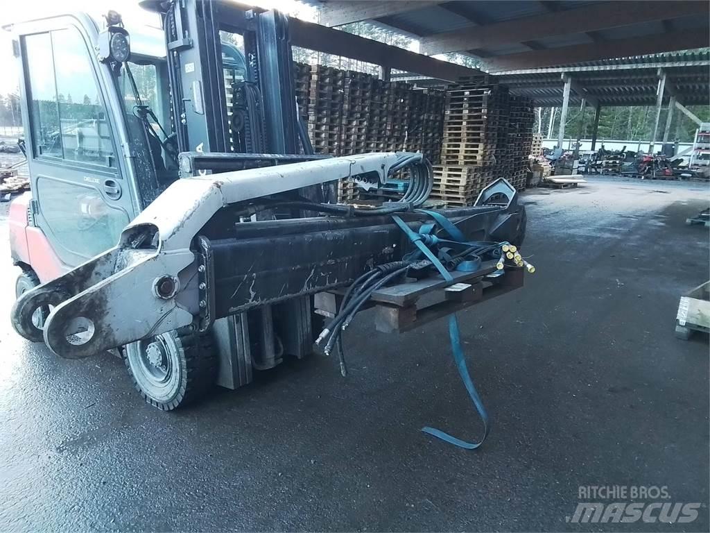 Komatsu 165F Forvarderi kraanad