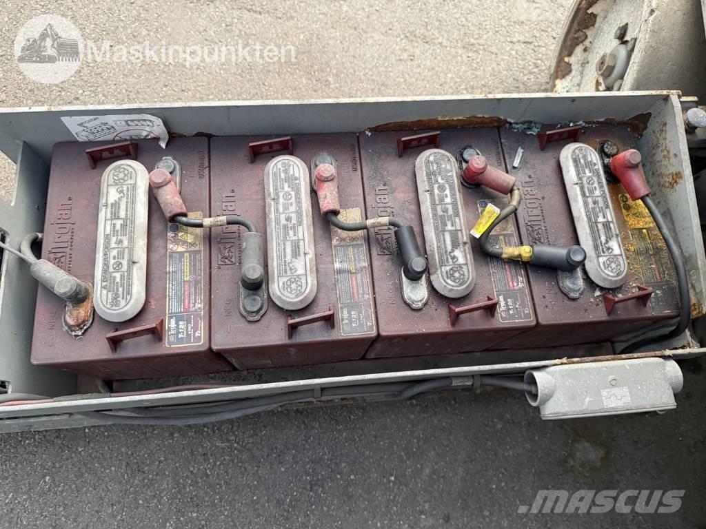 SkyJack SJ III 4626 Käärtõstukid