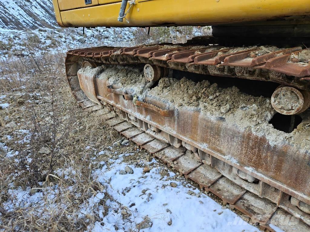 CAT 330 Roomikekskavaatorid