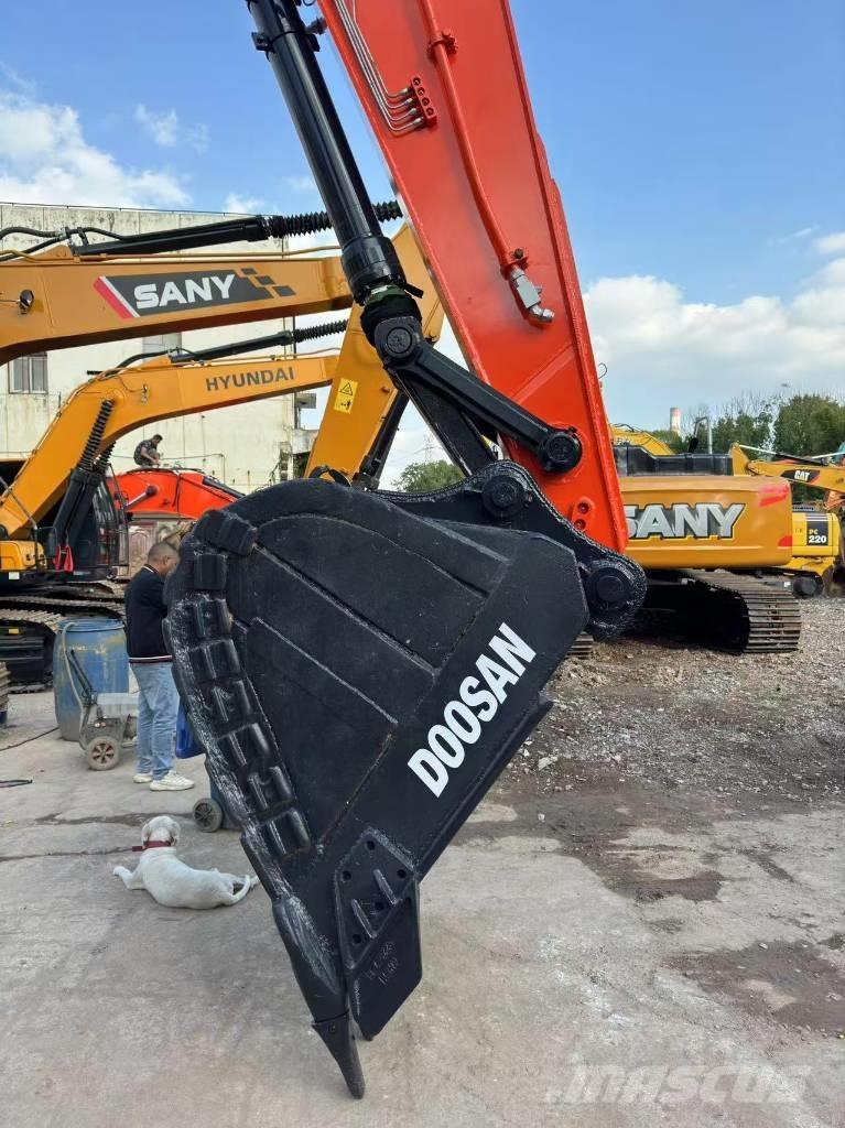 Doosan DX300 Roomikekskavaatorid