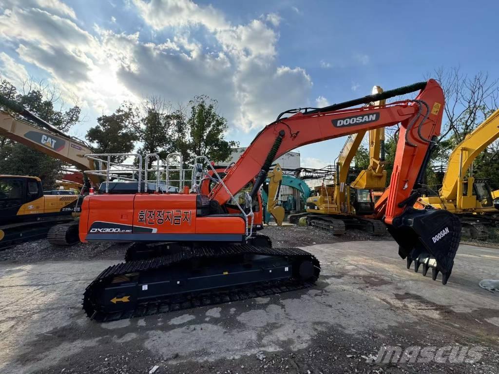 Doosan DX300 Roomikekskavaatorid