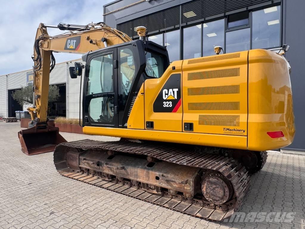 CAT 323 Roomikekskavaatorid