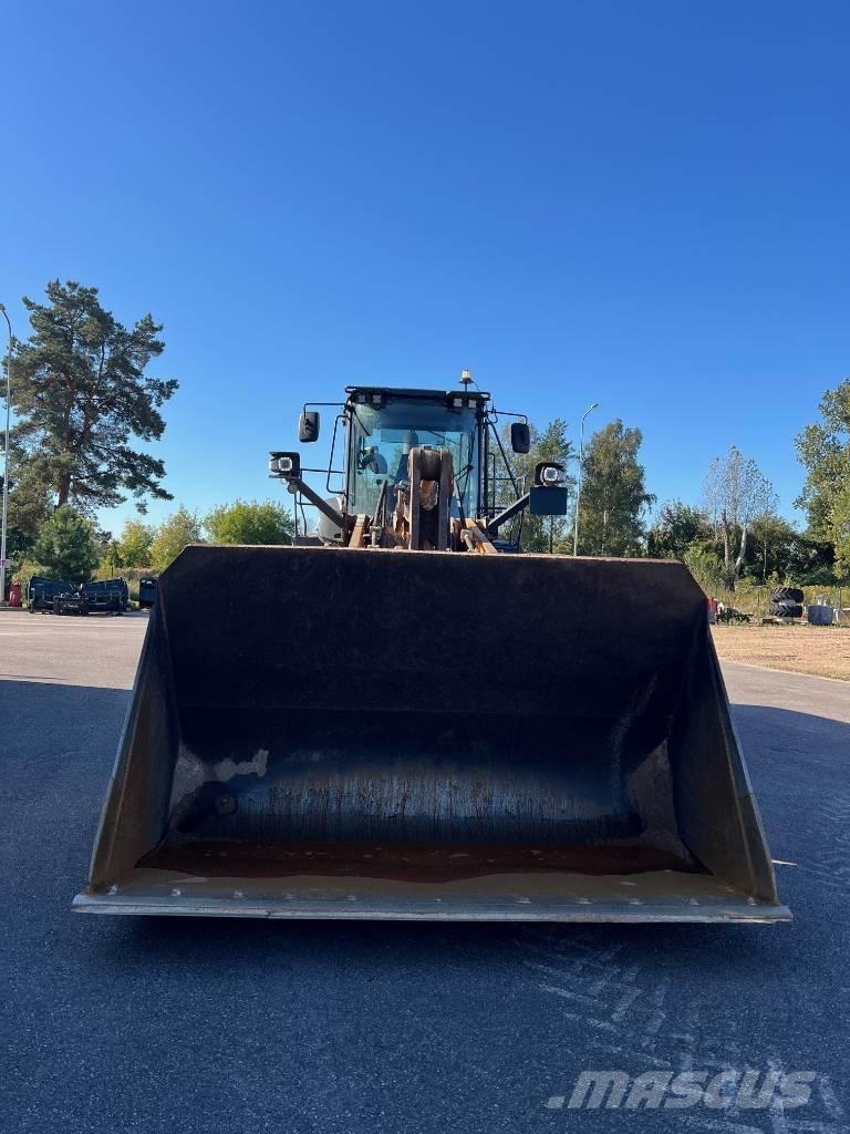 CASE 1021 G Rataslaadurid