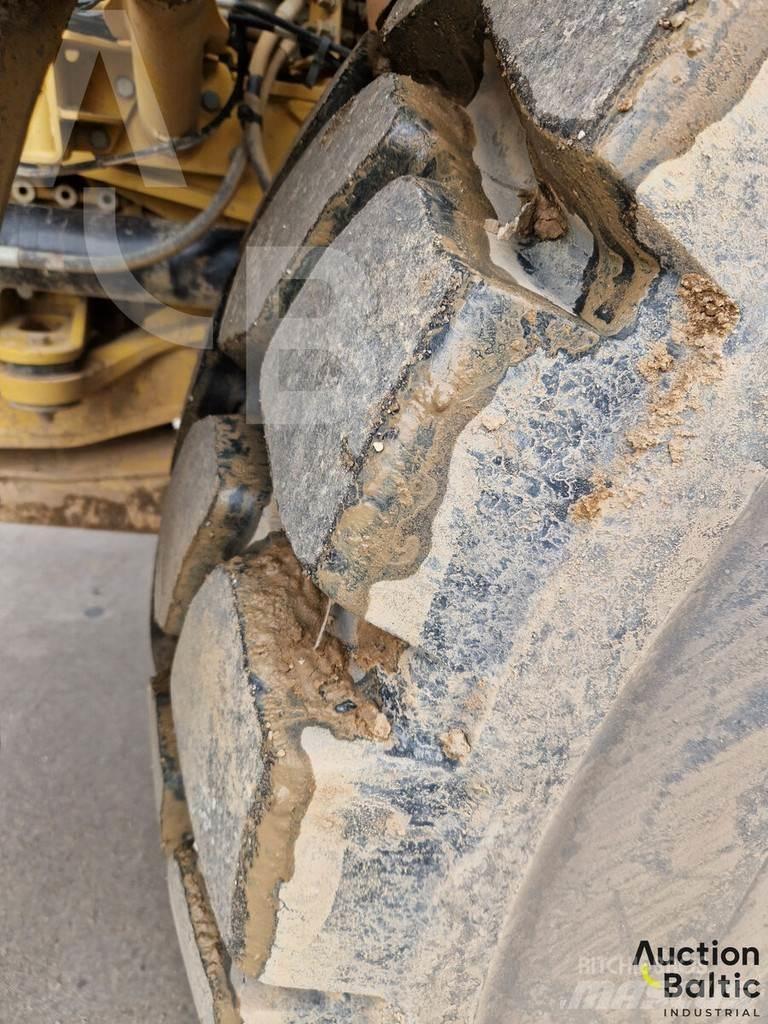 CAT 735C Liigendraamiga pinnaseveokid