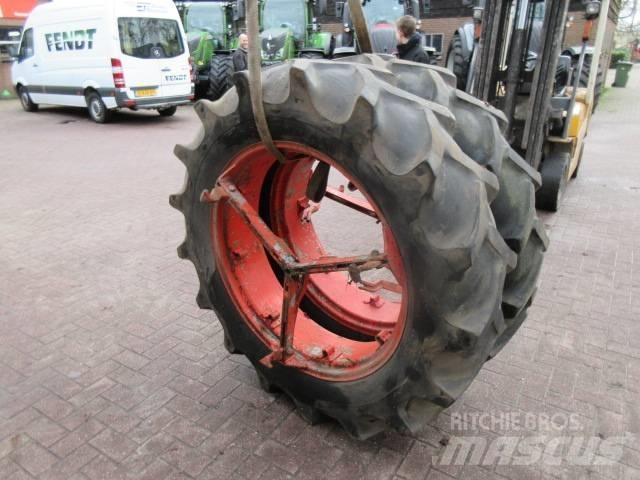 Goodyear 13.6/36 Rehvid, rattad ja veljed