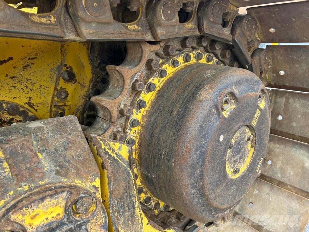 Komatsu D 65 WX-18 Buldooserid