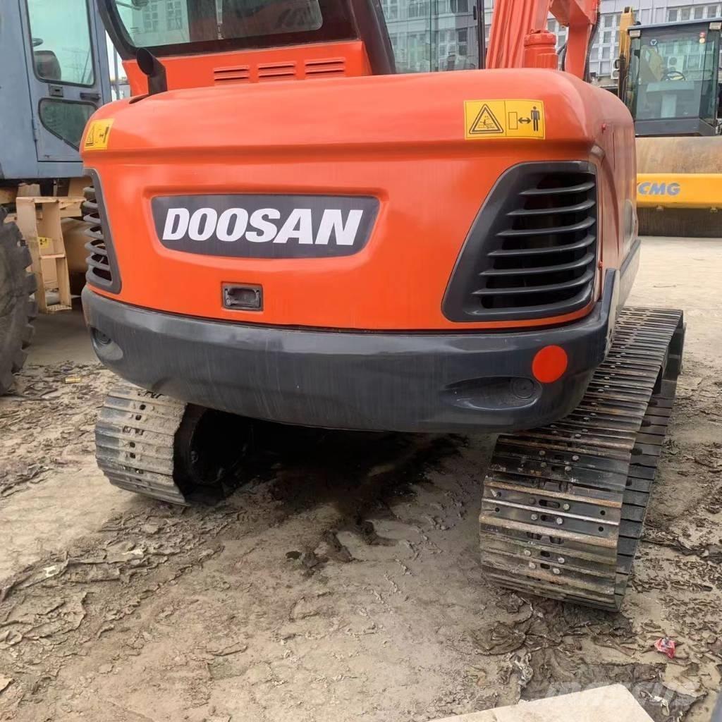 Doosan DX60 Väikeekskavaatorid 7t-12t