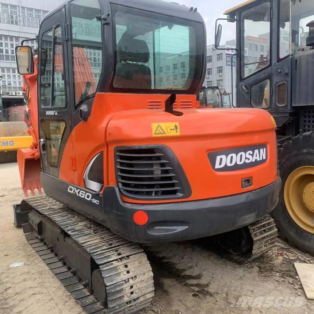 Doosan DX60 Väikeekskavaatorid 7t-12t
