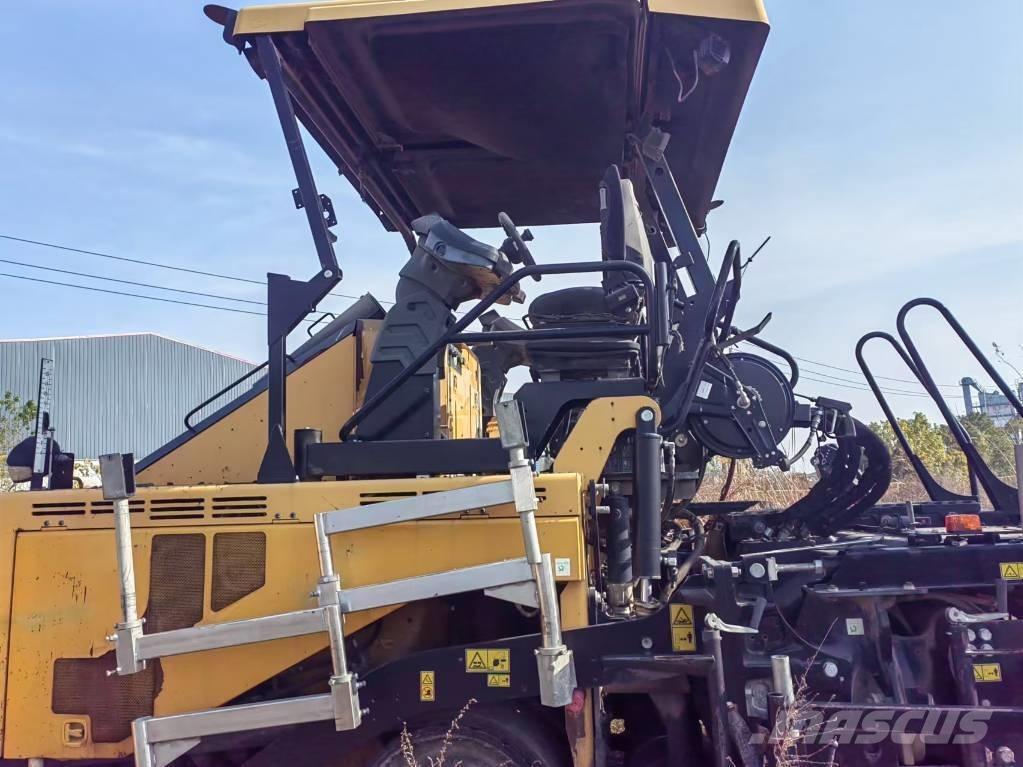 CAT AP655F Asfaldilaoturid