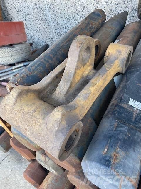 CAT 215 Nooled ja varred
