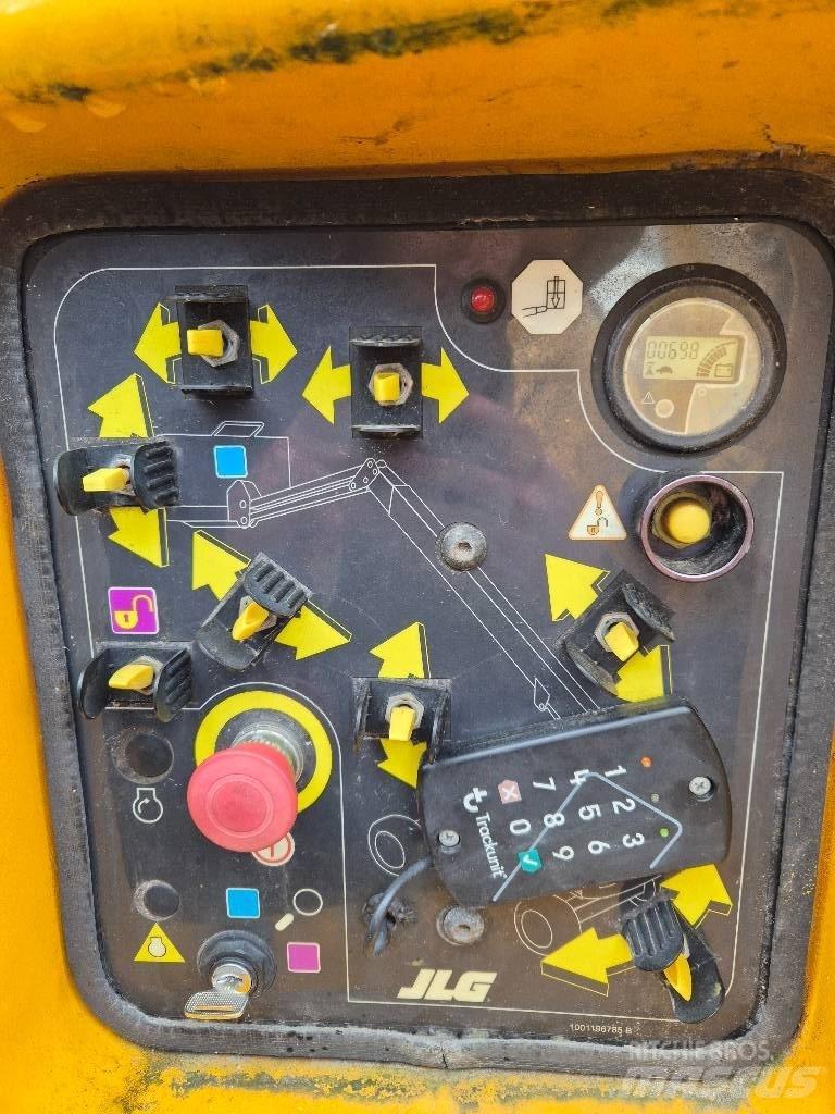 JLG E 600 JP Iseliikuvad poomtõstukid