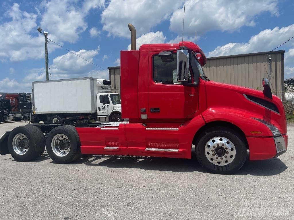 Volvo VNL64T300 Sadulveokid