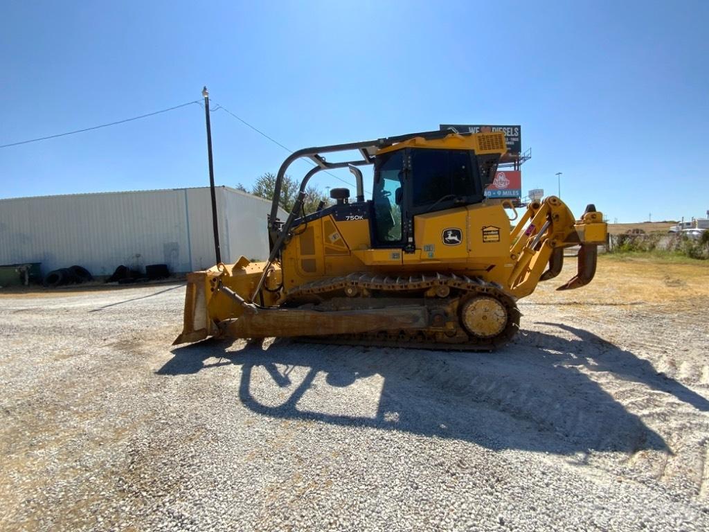 John Deere 750 K Buldooserid