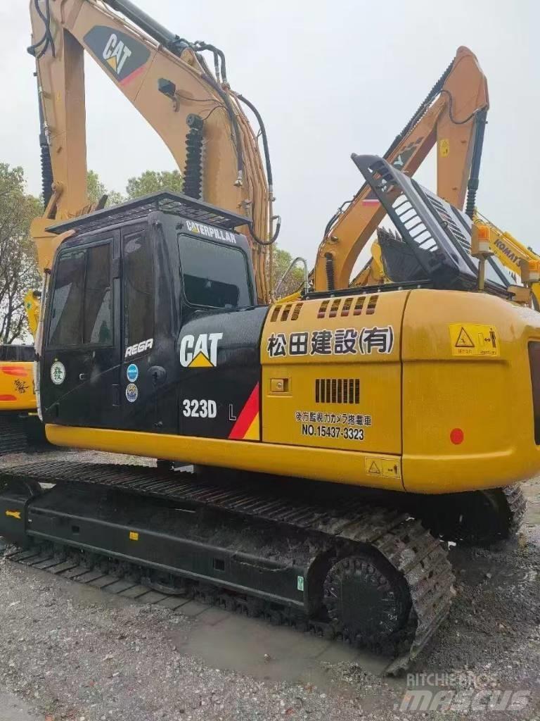 CAT 323D2 Roomikekskavaatorid