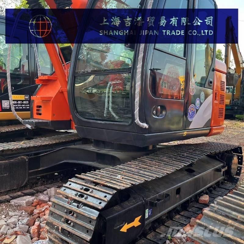 Hitachi ZX 135 Väikeekskavaatorid 7t-12t