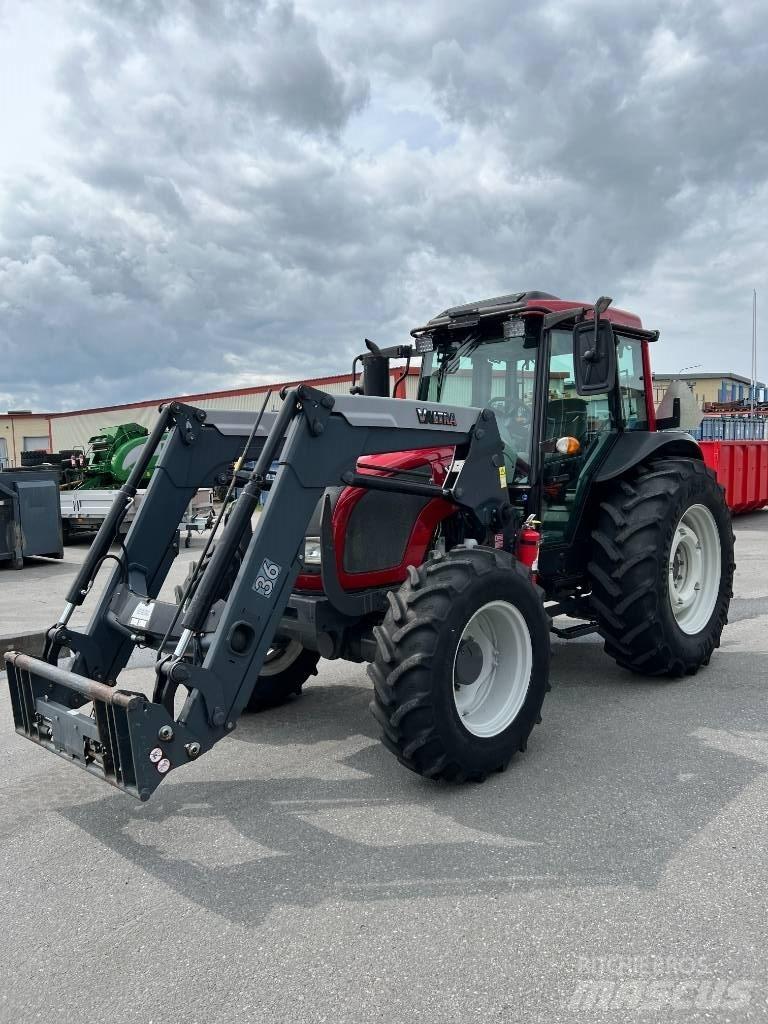 Valtra A 83 Traktorid