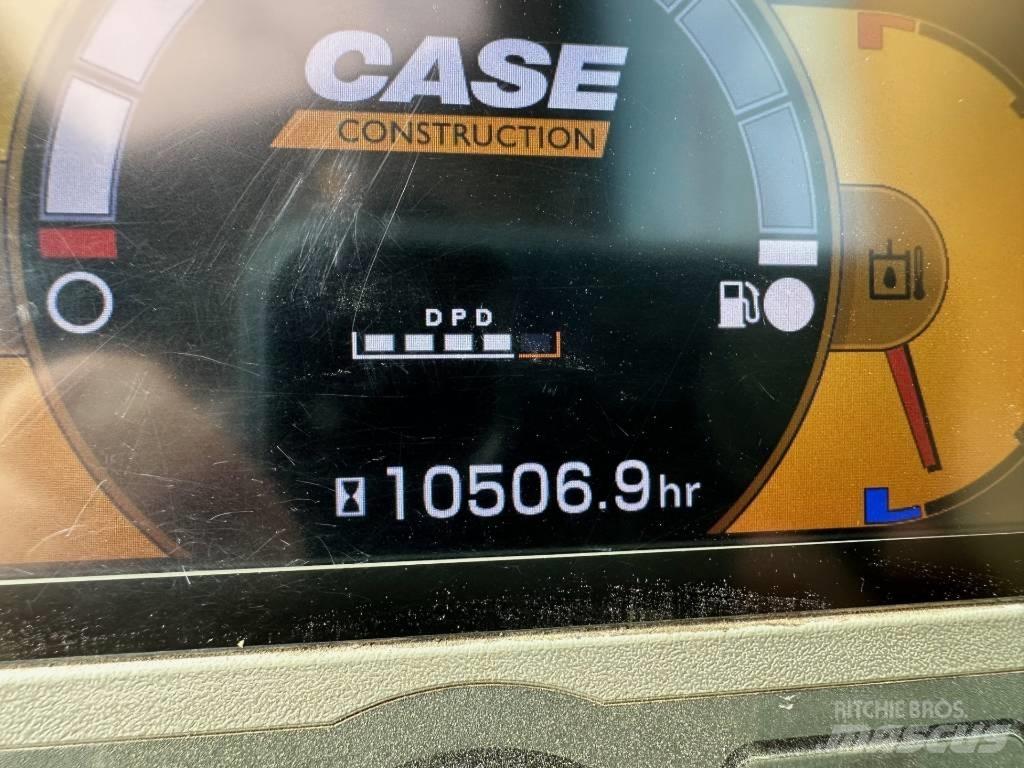 CASE CX 235 C SR Roomikekskavaatorid