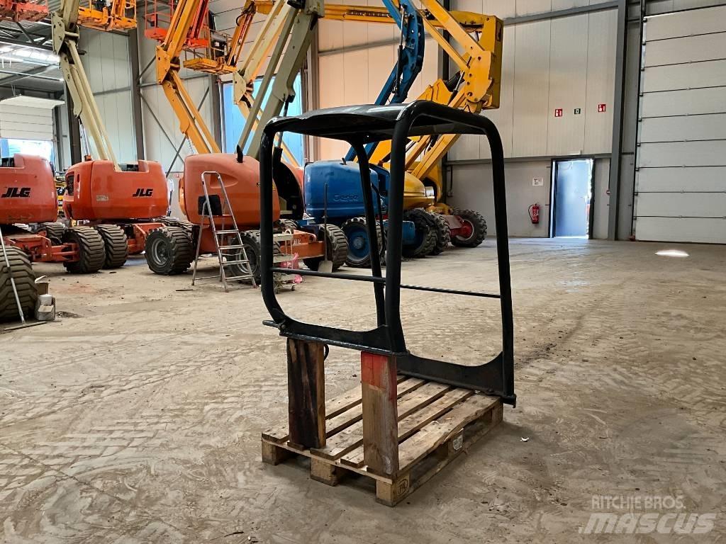 Kubota U 27-4 Kabiinid
