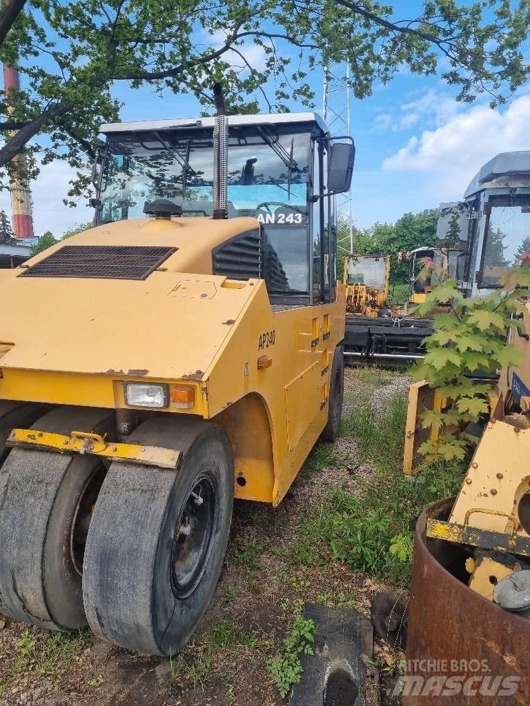 Ammann AP 240 Pneumorehvidega rullid