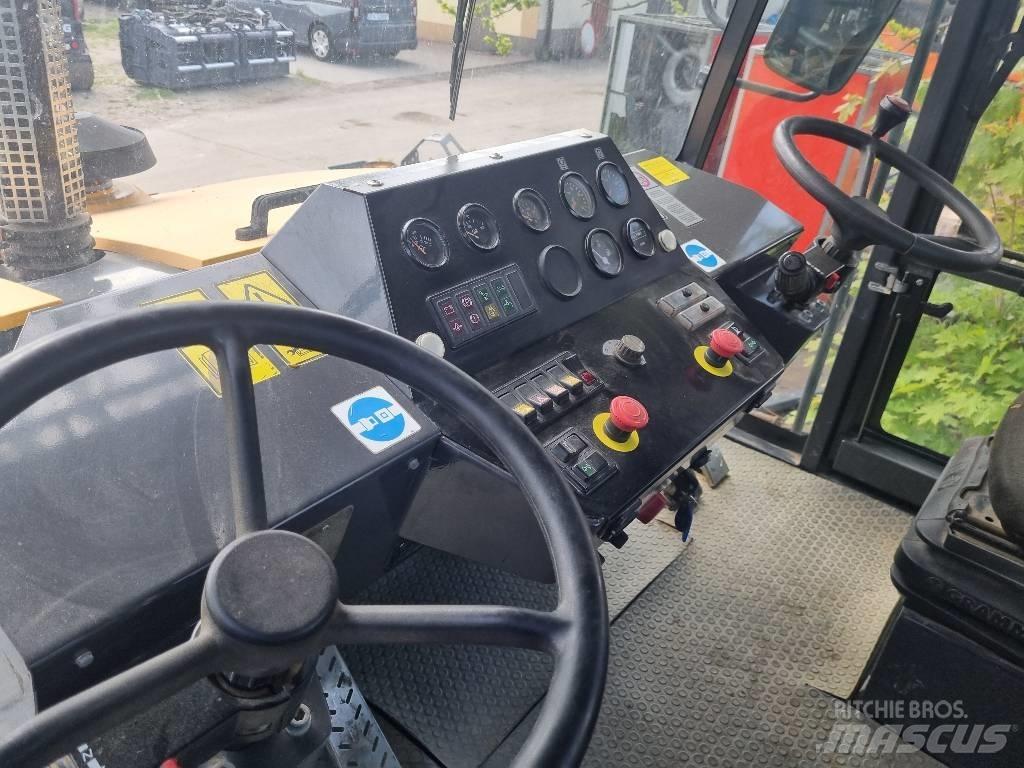 Ammann AP 240 Pneumorehvidega rullid
