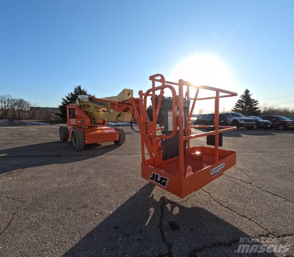 JLG E 450 AJ Iseliikuvad poomtõstukid