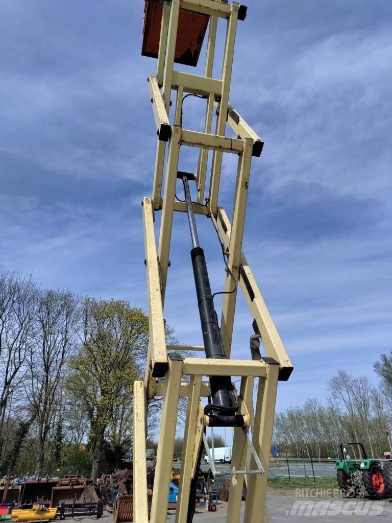 JLG 2646 E 3 Käärtõstukid